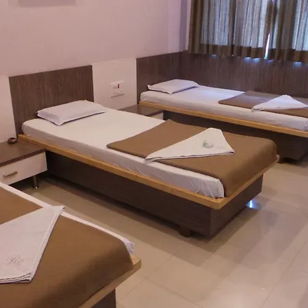 Hotel Royal Residency Executive Miraj Room photo