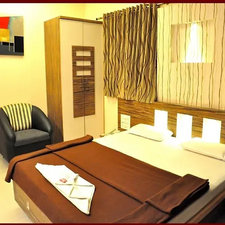 Hotel Royal Residency Executive Miraj Room photo