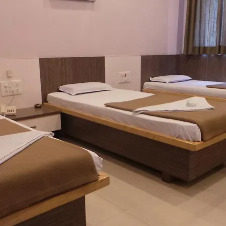 Hotel Royal Residency Executive Miraj Room photo