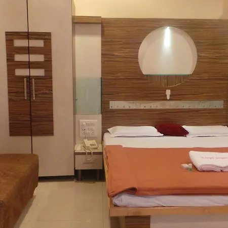 Hotel Royal Residency Executive Miraj Room photo