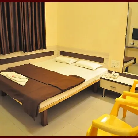 Hotel Royal Residency Executive Miraj Room photo