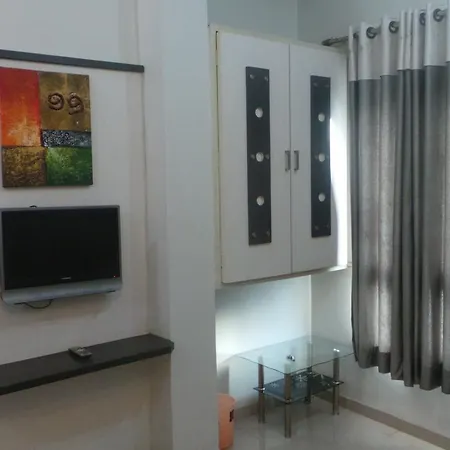 Hotel Royal Residency Executive Miraj Room photo