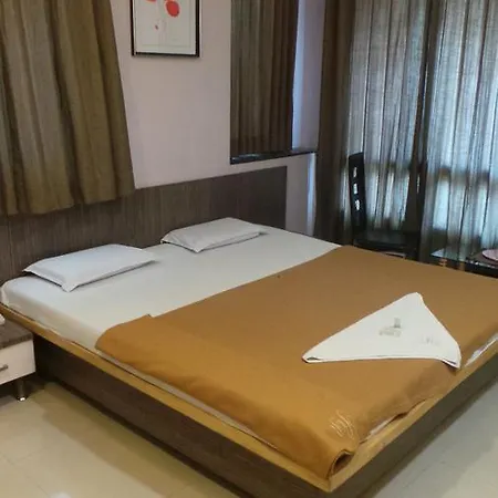 Hotel Royal Residency Executive Miraj Room photo