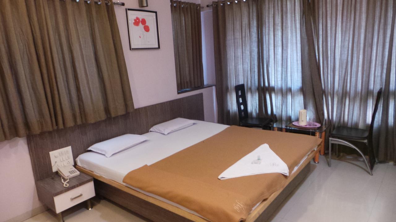 Lodge Royal Residency Executive *