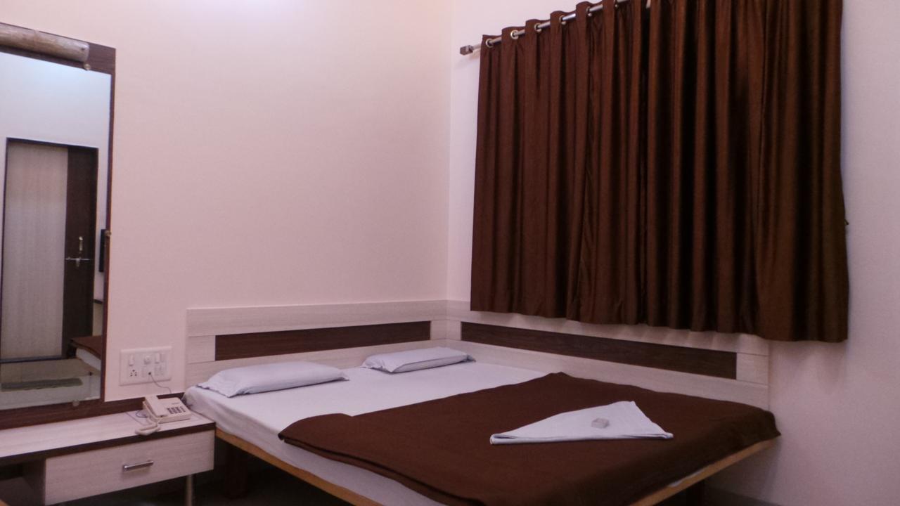 Lodge Royal Residency Executive *