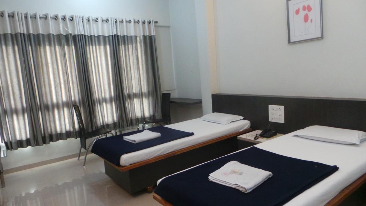 Royal Residency Executive Lodge Miraj